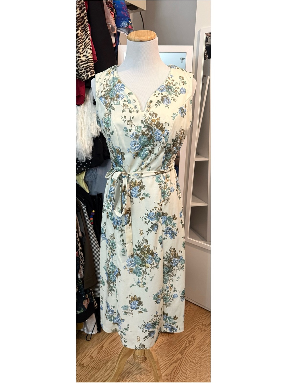 Vintage 1950s/1960s Handmade Cream and Blue Floral Midi Day Dress V-Neck Medium